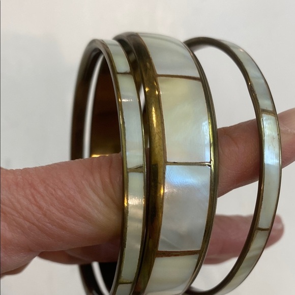 Mother of Pearl Bangle Set of 3 - Picture 4 of 13